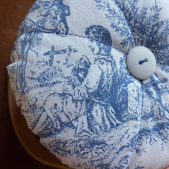 Peterboro Basket Co 5" Round Basket with Swing Handle and Lid - Picture 7 of 11